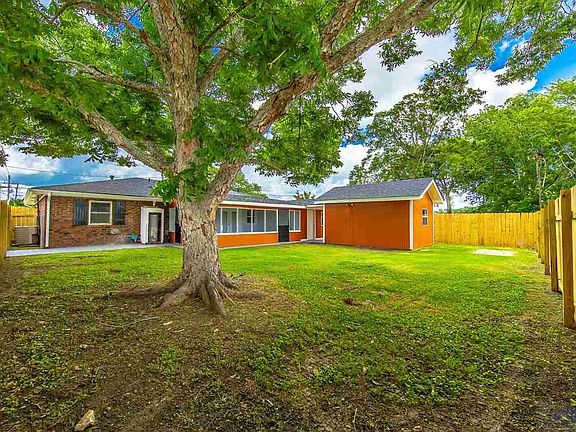 2nd image of 501 Holiday Dr