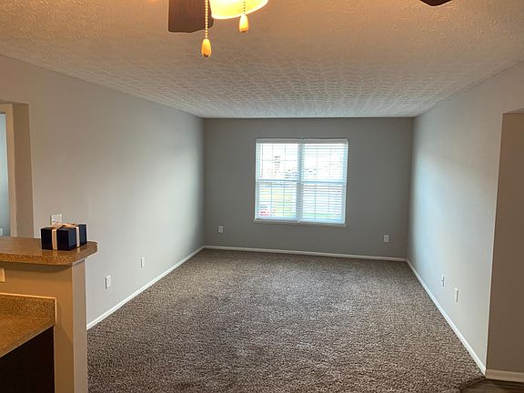 3rd image of 3433 Orchard Lake Dr