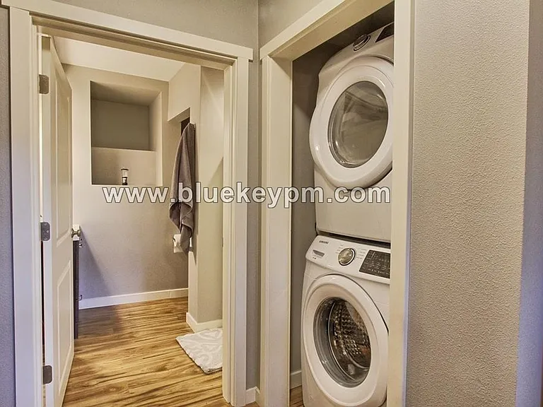 225 S Hamilton St #B — Photo 6