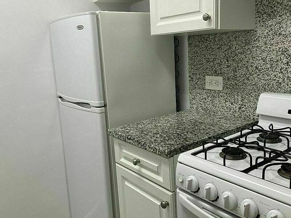 4th image of 101 E 16th St APT 4M