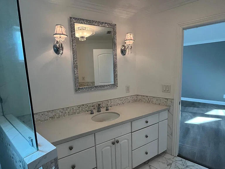 407 N Clinton St — Photo 26