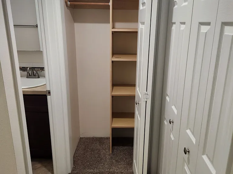 139 W Gray Ct #201 — Photo 8