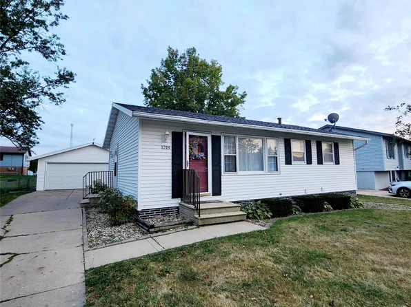 1218 Larkfield Ct, Marshalltown, IA 50158