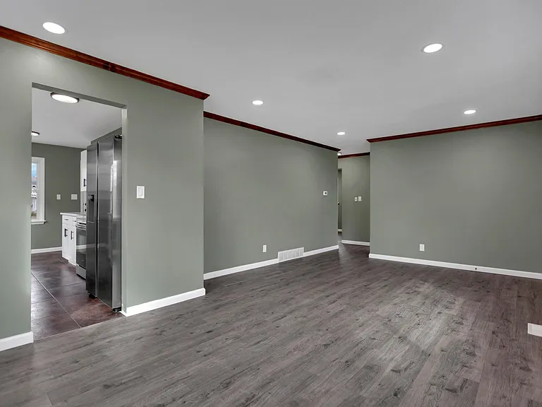 1251 Dellwood Ave — Photo 6