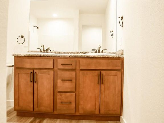 241 W Laurue Lane-Bath_11082024