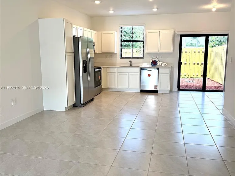 359 NE 16th St — Photo 17