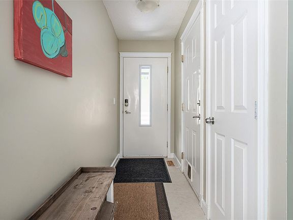 3rd image of 254 Caledonia Ave