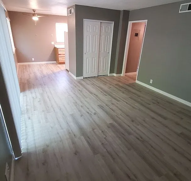 1465 Benton Dr — Photo 2