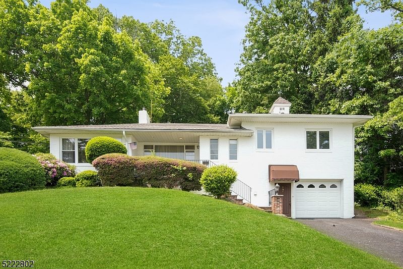 1st image of 17 Gregory Ave