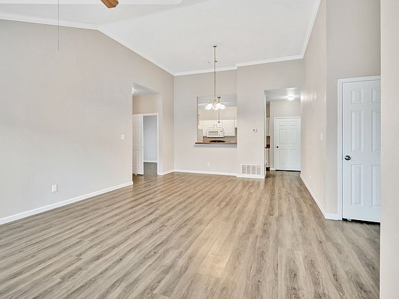 2nd image of 907 Lake Dr