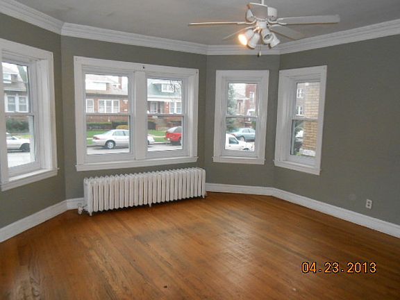 2nd image of 5124 W Oakdale Ave