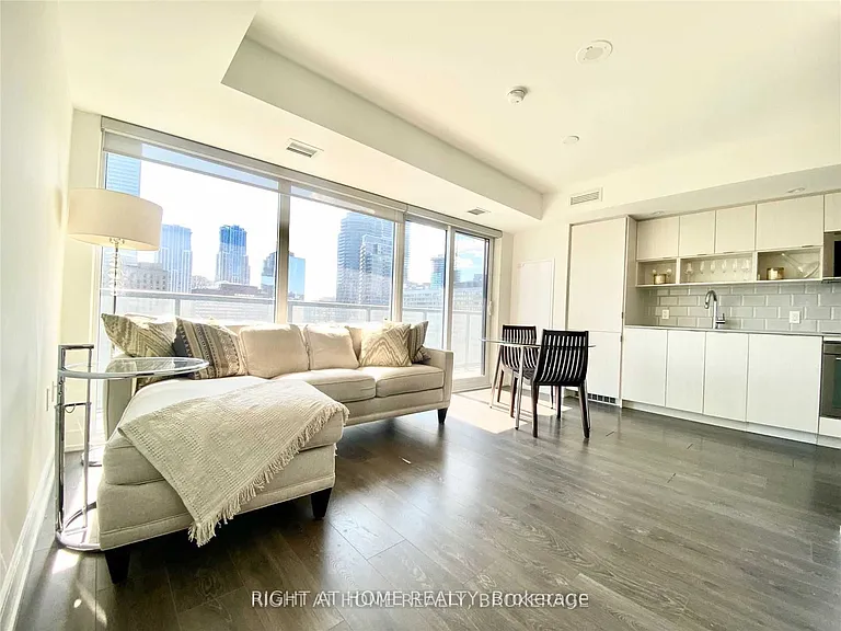 89 McGill St #1412 — Photo 1