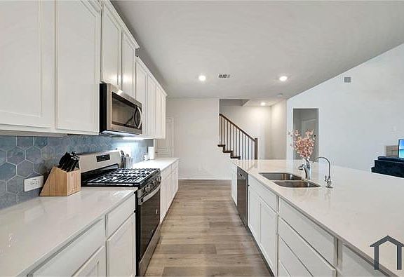 5th image of 10332 Fall Brook Dr