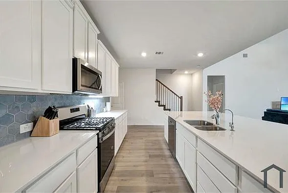10332 Fall Brook Dr — Photo 5