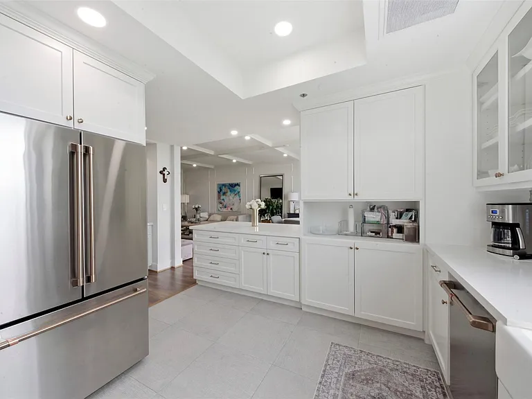 121 N Post Oak Ln #2203 — Photo 8