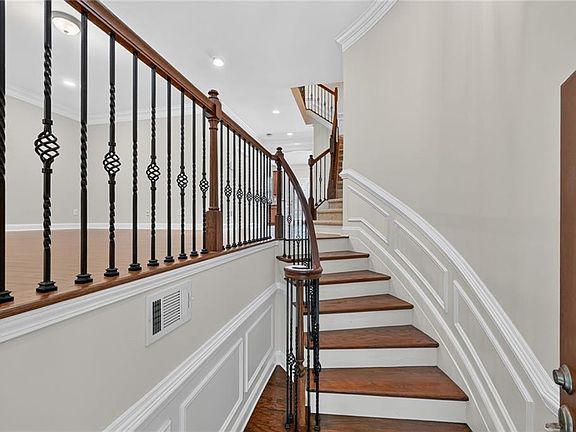 3rd image of 11 High Gate Trl