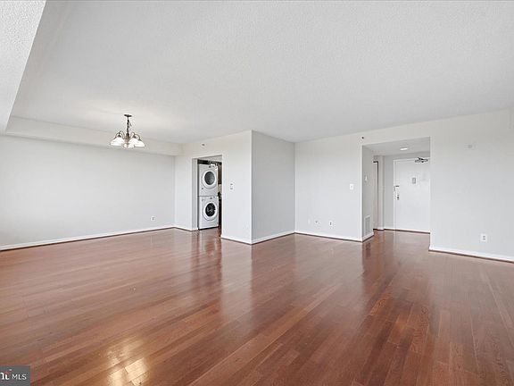4th image of 3709 S George Mason Dr APT 707