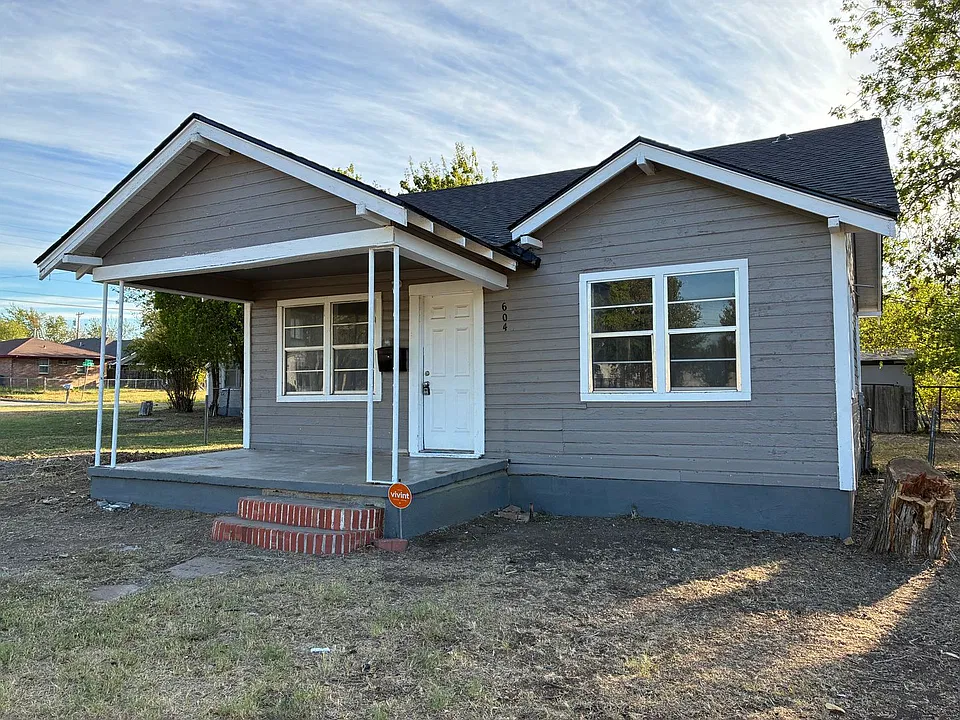 604 SW 26th Pl