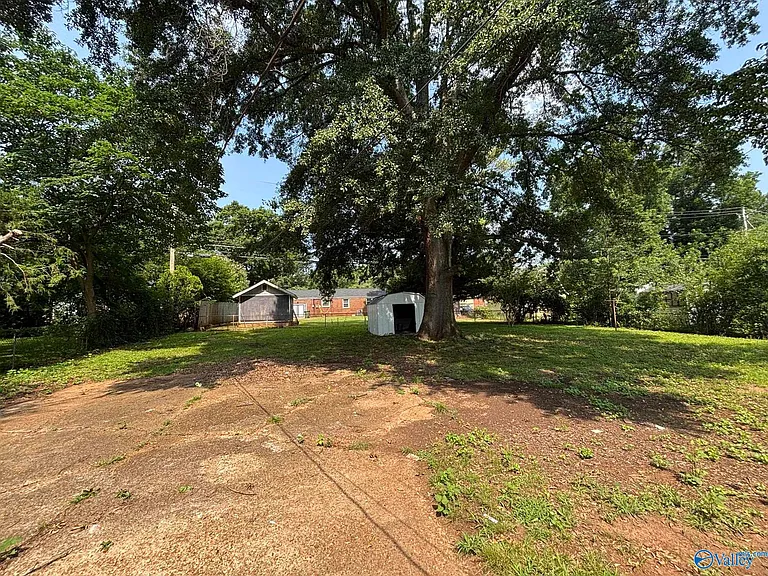 3907 Memorial Pkwy NW — Photo 8