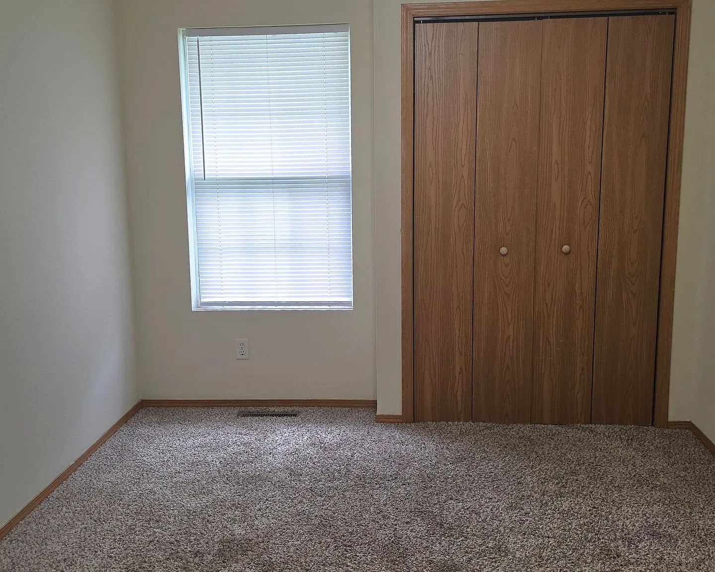 Lombard-1616/1618 — Photo 1