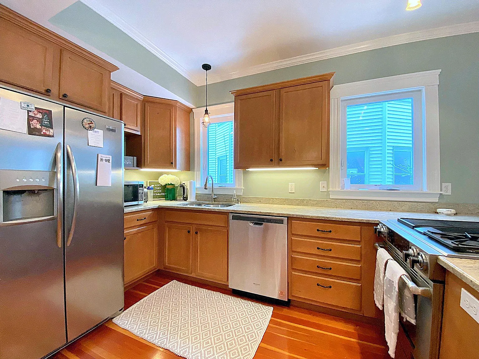 2 bed, 1012 sqft, $3,300 — Photo 4