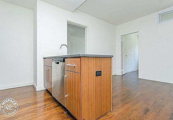5th image of 1209 Dekalb Ave APT 415