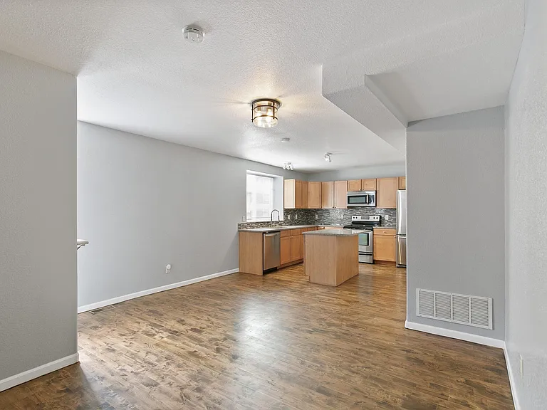 724 E 18th Ave — Photo 10