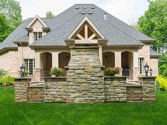 2nd image of 7937 Ashwood Ct