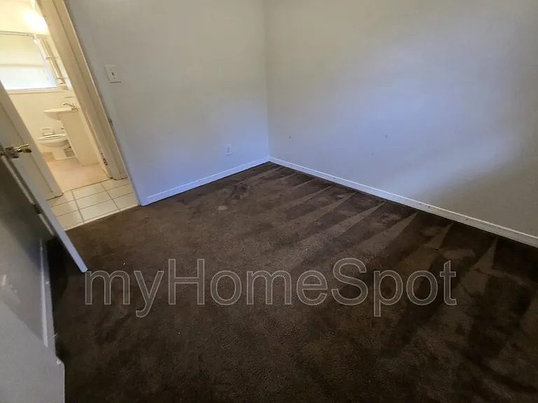 916 Twinbrook Ave — Photo 11