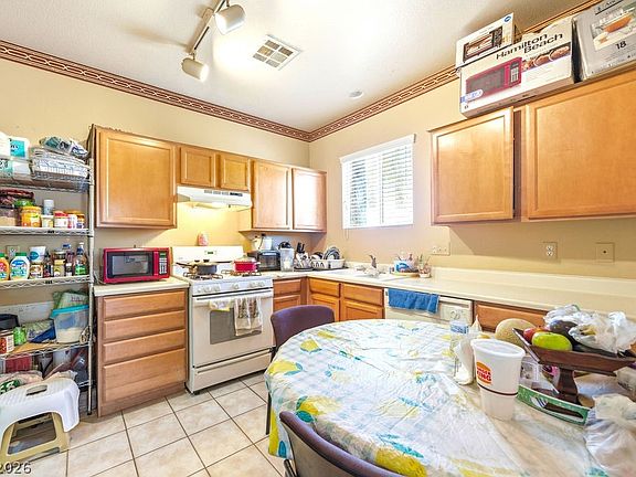 4th image of 3828 Squirrel St
