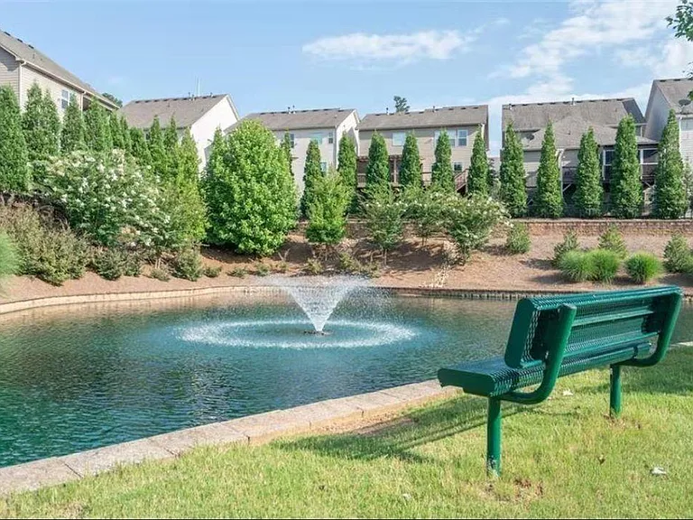 1470 Roswell Manor Cir — Photo 25