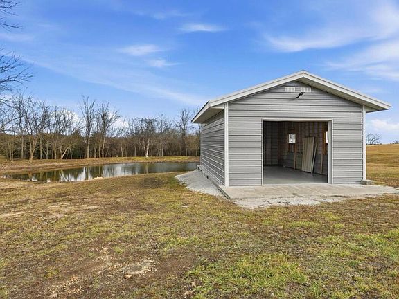 3rd image of 1645 E 512th Road