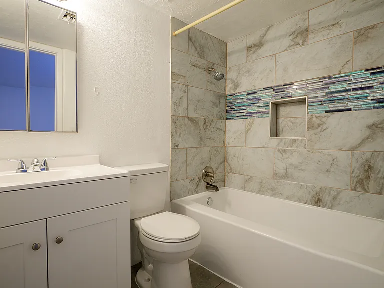 2460 N Balboa Ave — Photo 11