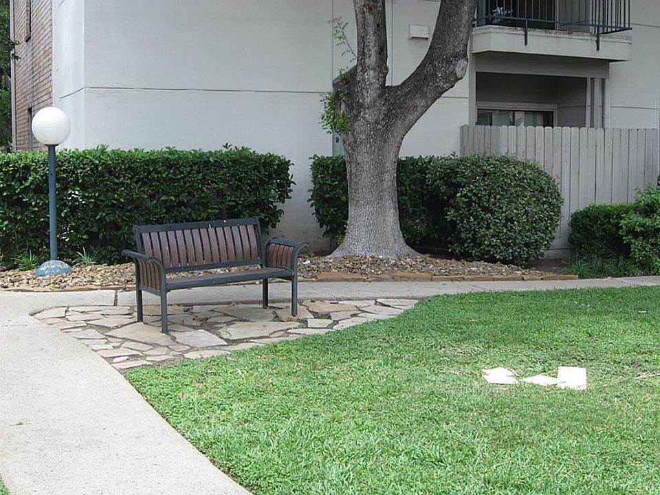2nd image of 2001 Holcombe Blvd Unit 2001