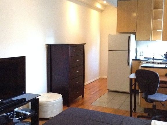 4th image of 407 W 51st St APT 5D