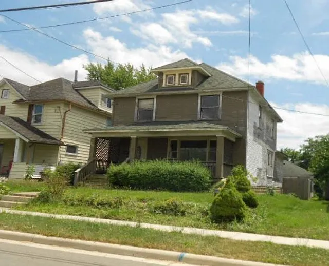 765 Woodrow Ave photo 1