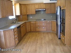 3rd image of 9883 N Hacienda Hermosa Dr