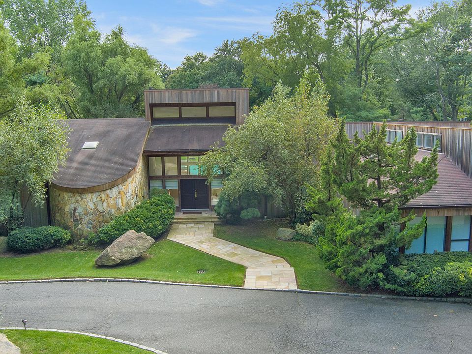 1st image of 6 Lillian Ct