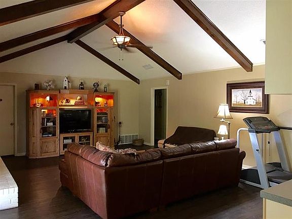 4th image of 1117 Sierra Dr