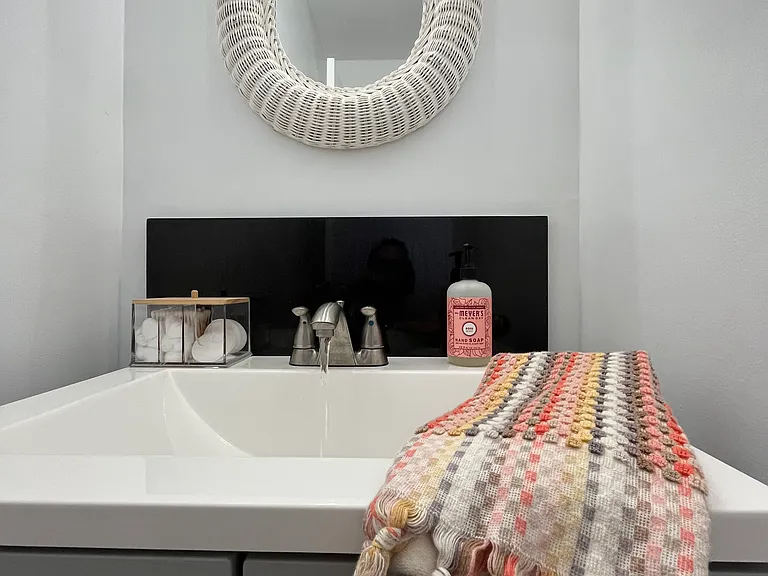 Clean bathroom!