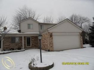 51465 S Adele Cir, Chesterfield, MI