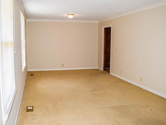 5th image of 1117 Douglas Pl