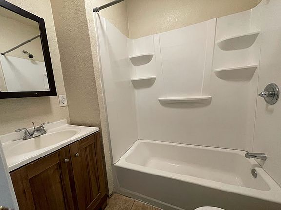 5th image of 186 S L St #3