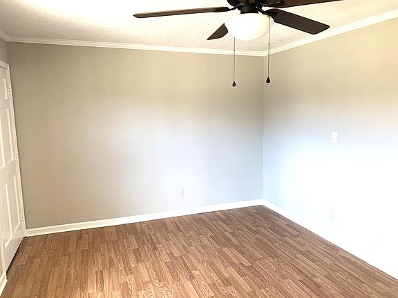 4th image of 204 Donna Ave