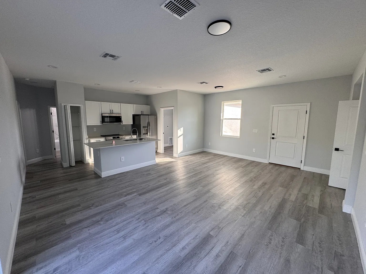 1940 Alan Street - 1 — Photo 3