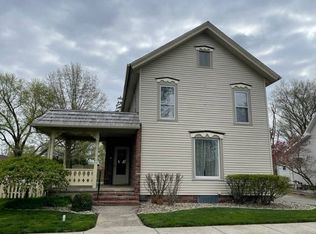 216 E Wabash Ave, Wakarusa, IN 46573