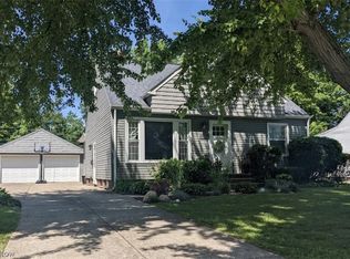 5088 Karen Isle Dr, Willoughby, OH 44094