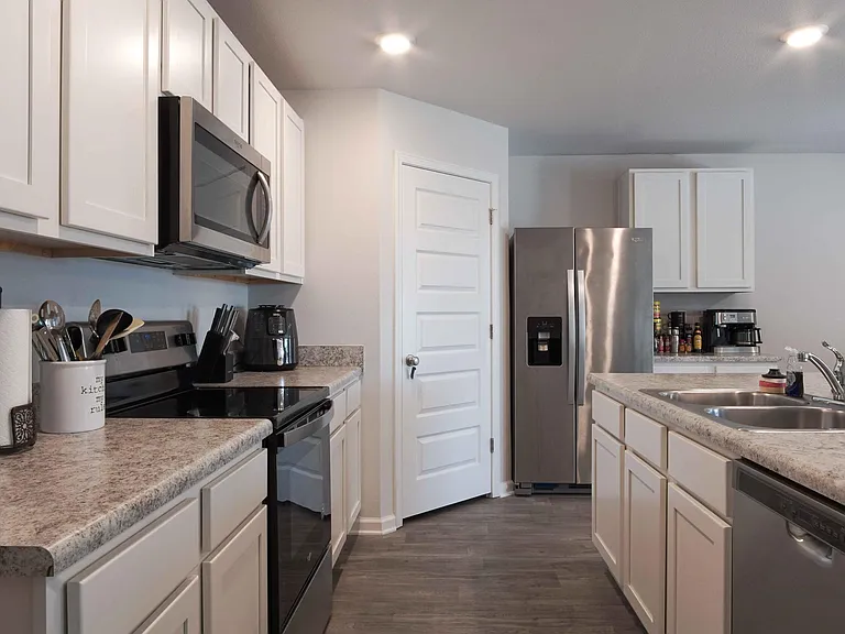 4028 Brighton Blvd — Photo 9