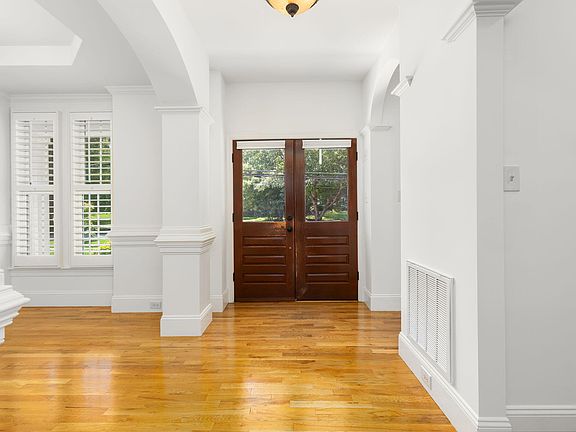 2nd image of 118 Main St