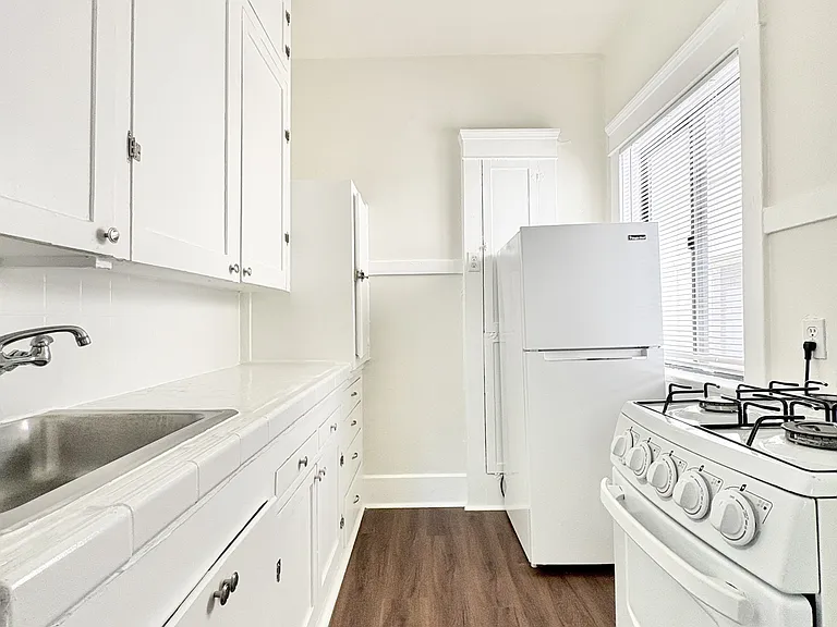 223 Lime Ave #11 — Photo 6